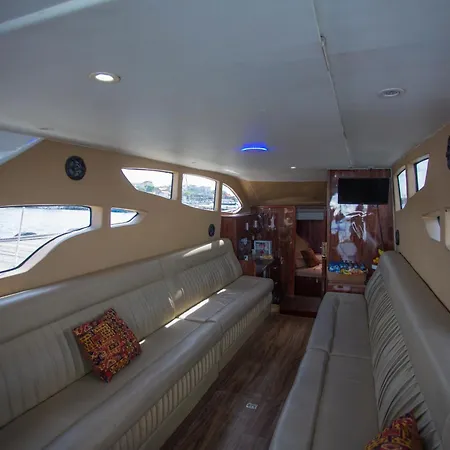 Queen Ruizi Private Yacht